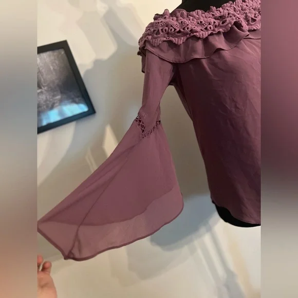 3/$15 WHBM Elegant Off The Shoulder Lace Blouse Size Small Orig Price $89 - Picture 2 of 7